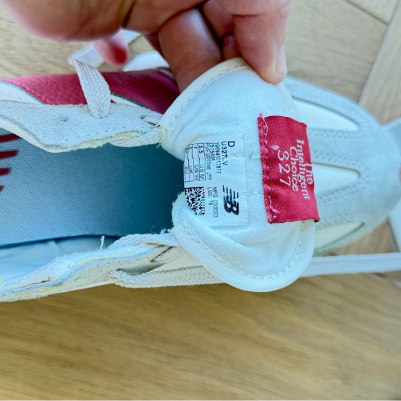 New Balance Women’s 327 Sneakers - Picture 4 of 5